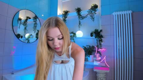 Snapshot of cassie_palmer chatting on 01-21-25, 09:46 Hello my name is Cassie and my friend Nilo is also here online show from 01-21-25, 09:46