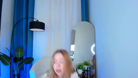 Snapshot of cassie_palmer chatting on 02-21-25, 06:29 Hello my name is Cassie and my friend Nilo is also here online show from 02-21-25, 06:29