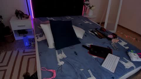 Cassie online show from 01-10-25, 07:04