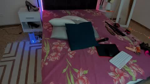 Cassie online show from 01-24-25, 06:46