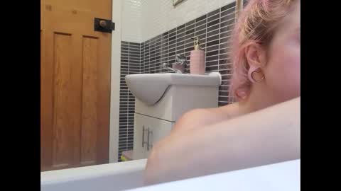 Cassie online show from 02-12-26, 08:53