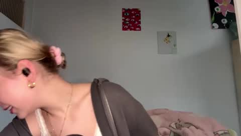 Snapshot of cassijent chatting on 02-19-26, 08:10 Olivia online show from 02-19-26, 08:10