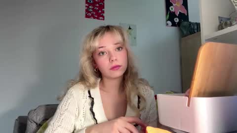 Snapshot of cassijent chatting on 02-20-26, 08:16 Olivia online show from 02-20-26, 08:16