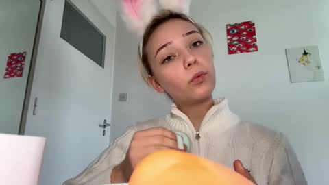 Snapshot of cassijent chatting on 03-06-26, 10:01 Olivia online show from 03-06-26, 10:01