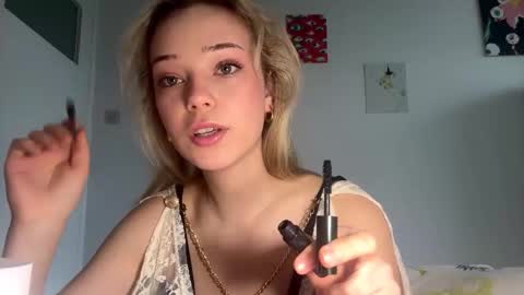 Snapshot of cassijent chatting on 03-08-26, 08:18 Olivia online show from 03-08-26, 08:18