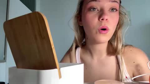 Snapshot of cassijent chatting on 03-09-26, 08:07 Olivia online show from 03-09-26, 08:07