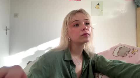 Snapshot of cassijent chatting on 03-18-26, 03:37 Olivia online show from 03-18-26, 03:37