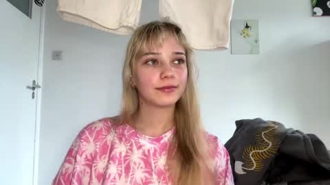 Snapshot of cassijent chatting on 04-02-26, 03:42 Olivia online show from 04-02-26, 03:42