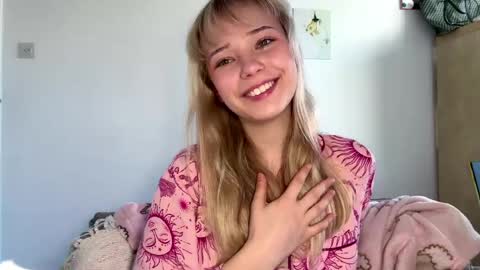 Snapshot of cassijent chatting on 04-07-26, 07:09 Olivia online show from 04-07-26, 07:09