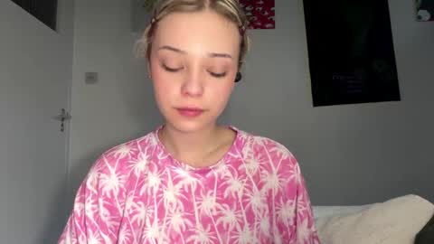 Olivia online show from 05-05-26, 05:04