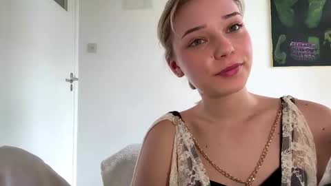 Olivia online show from 05-06-26, 01:16