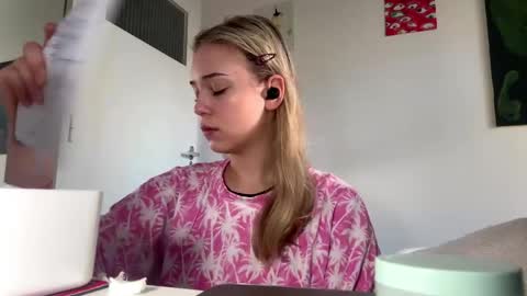 Olivia online show from 05-09-26, 05:12