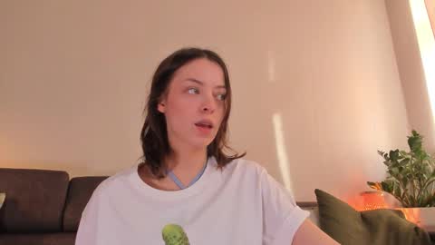 Snapshot of cassisland chatting on 09-24-25, 01:25 cassandra online show from 09-24-25, 01:25