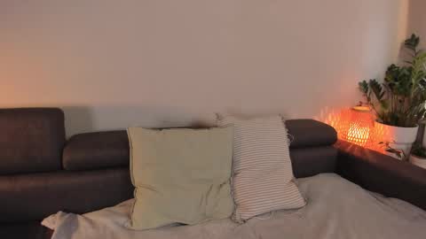 Snapshot of cassisland chatting on 10-16-25, 12:06 cassandra online show from 10-16-25, 12:06