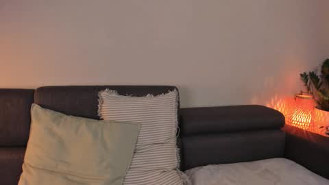 Snapshot of cassisland chatting on 10-18-25, 05:46 cassandra online show from 10-18-25, 05:46