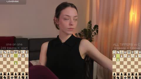 Snapshot of cassisland chatting on 10-19-25, 05:13 cassandra online show from 10-19-25, 05:13