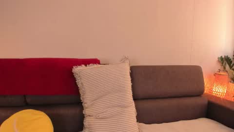 Snapshot of cassisland chatting on 10-20-25, 12:05 cassandra online show from 10-20-25, 12:05