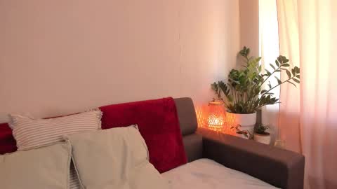 Snapshot of cassisland chatting on 10-22-25, 11:32 cassandra online show from 10-22-25, 11:32