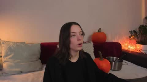 Snapshot of cassisland chatting on 10-28-25, 03:04 cassandra online show from 10-28-25, 03:04