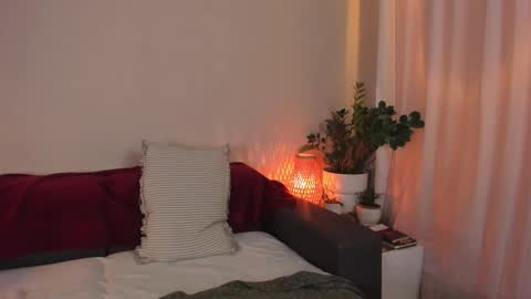 Snapshot of cassisland chatting on 11-08-25, 02:23 cassandra online show from 11-08-25, 02:23