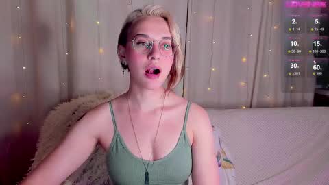 Snapshot of cassy_moore chatting on 11-03-25, 08:10 Ellie online show from 11-03-25, 08:10