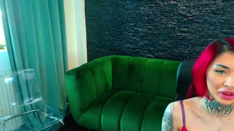 Snapshot of cassyfoxyy chatting on 07-12-26, 04:25 Cassy online show from 07-12-26, 04:25