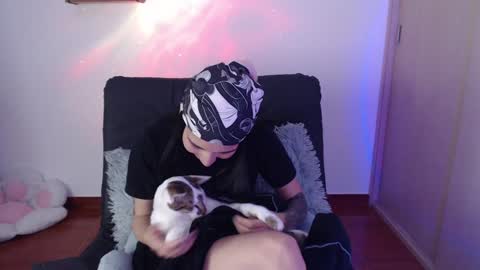 Snapshot of cat_black___ chatting on 01-31-25, 08:22 cat online show from 01-31-25, 08:22