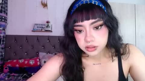 Snapshot of cat_mila_ chatting on 04-10-26, 07:46 Mila online show from 04-10-26, 07:46