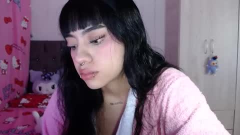 Snapshot of cat_mila_ chatting on 06-10-26, 06:45 Mila online show from 06-10-26, 06:45