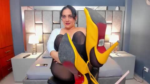 Cata Joness  My schedule 2200 - 0500 GMT -5 online show from 09-09-25, 04:45