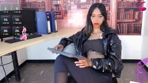 Queen Catalella online show from 11-14-25, 04:11