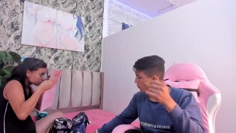 Cata y Roger online show from 12-19-24, 04:56