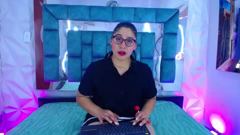 Catalina bustos online show from 02-26-25, 03:42