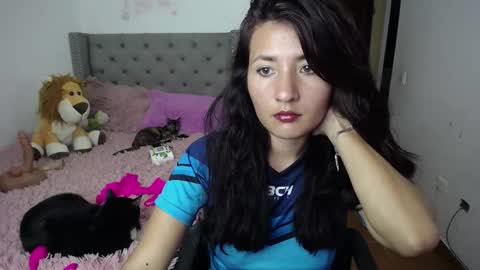 catalinahounn online show from 11-18-25, 06:56