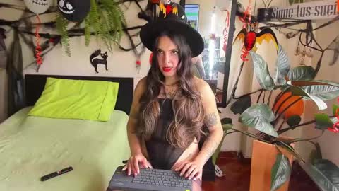 Snapshot of catalinalince chatting on 10-23-25, 05:33 Cataina Lince online show from 10-23-25, 05:33