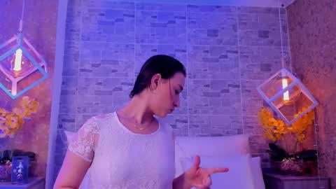 CatalinnaThompson online show from 12-17-25, 11:38