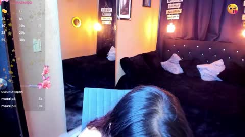 Snapshot of catboobs_ chatting on 02-25-25, 10:15 Mia online show from 02-25-25, 10:15