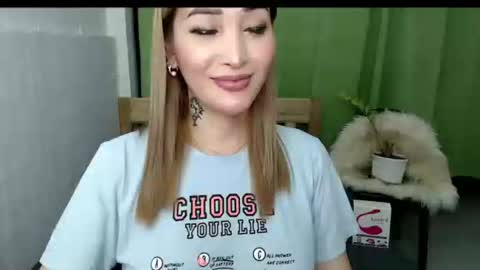 Snapshot of cathalea_toni chatting on 10-13-25, 03:39 red online show from 10-13-25, 03:39