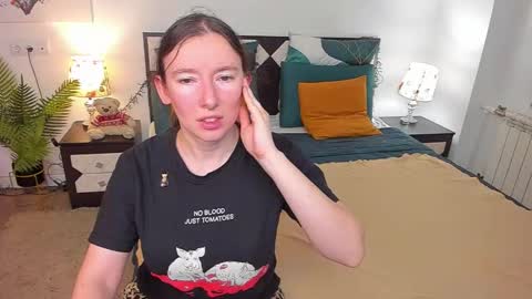 Catrin online show from 11-28-25, 05:32