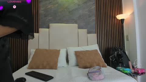 Snapshot of catiusca_reyes_03 chatting on 03-05-26, 11:50 catiusca_reyes_03 online show from 03-05-26, 11:50