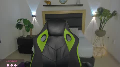 Juliana online show from 12-30-24, 03:03