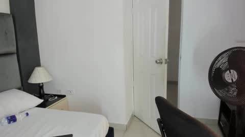 Catleya online show from 12-14-25, 12:32