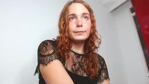 Snapshot of catnessa_ chatting on 12-24-24, 12:33 Catalina Restrepo online show from 12-24-24, 12:33