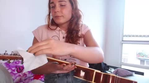 Snapshot of catnessa_ chatting on 02-19-25, 09:36 Catalina Restrepo online show from 02-19-25, 09:36
