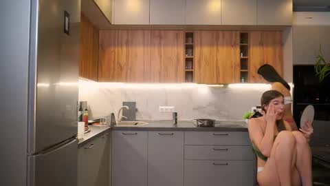 Snapshot of catolinanight chatting on 10-28-25, 06:17 catolinanight online show from 10-28-25, 06:17