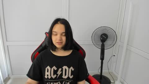 Catrine online show from 06-18-26, 06:35