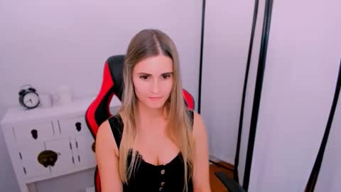 Snapshot of catringood chatting on 10-27-25, 07:29 CatrinGood online show from 10-27-25, 07:29