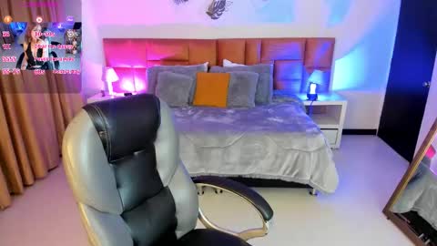 catti_brie_ online show from 10-29-25, 12:07