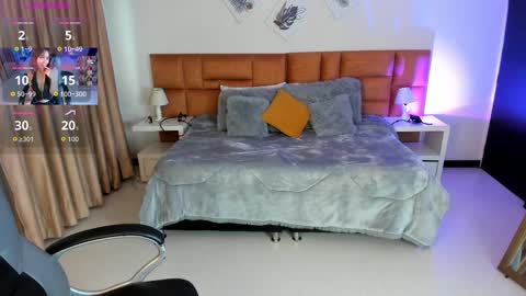 catti_brie_ online show from 10-31-25, 11:44