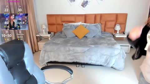 catti_brie_ online show from 11-08-25, 10:37